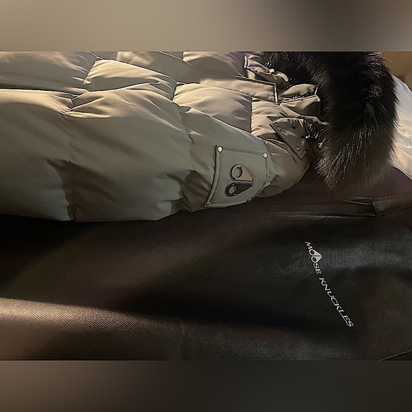 Brand new Large 3Q Icon Fur Mooseknuckle Jacket - Picture 4 of 6